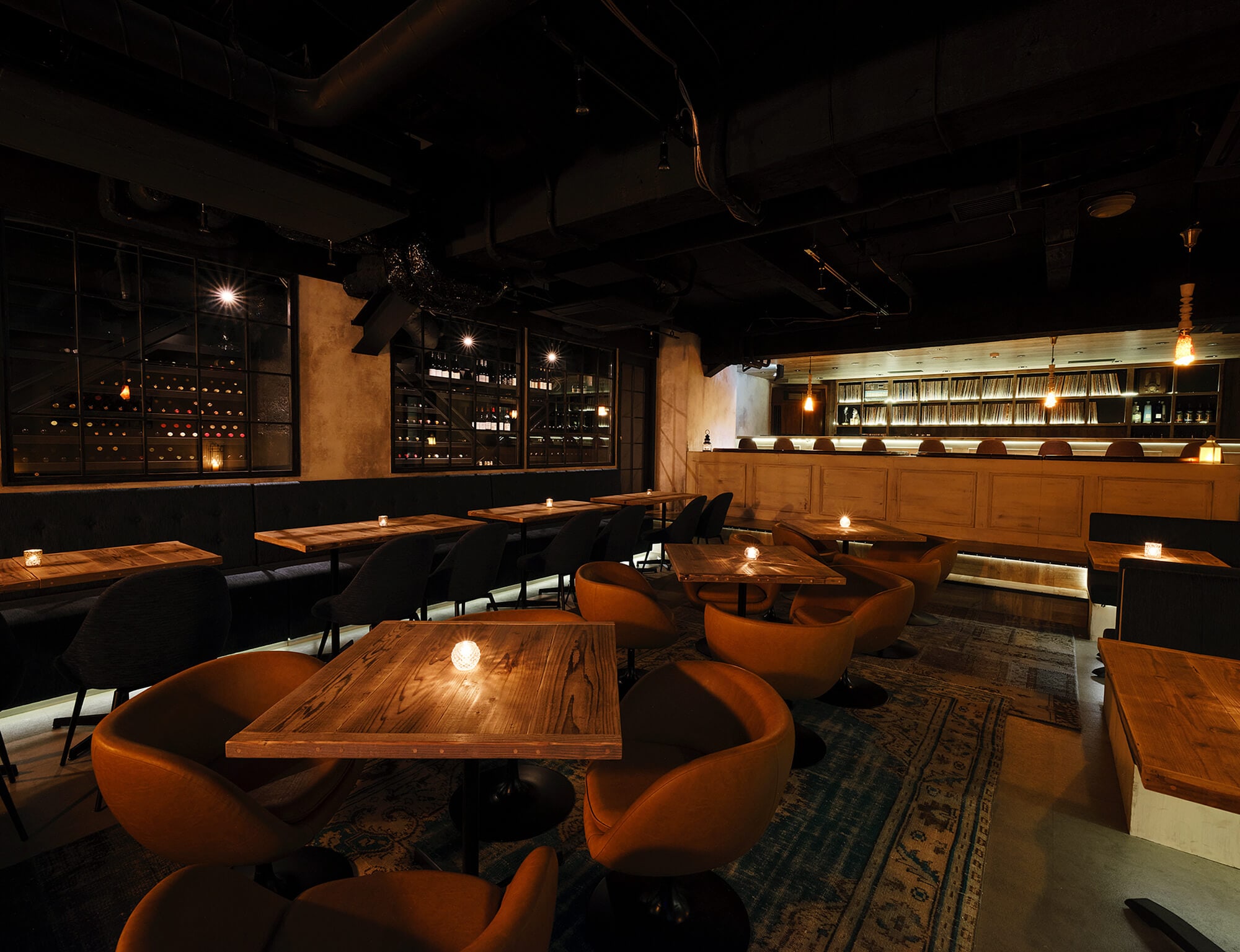 Onn. The Track Lounge